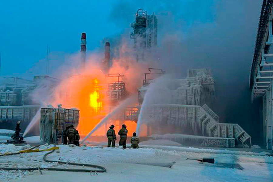 Fire Breaks Out at Russian Oil Storage Facility After Ukrainian Drone Shot Down