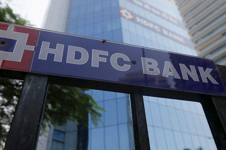 HDFC’s Decline In Stock Sparks Concerns In Banking Sector of India